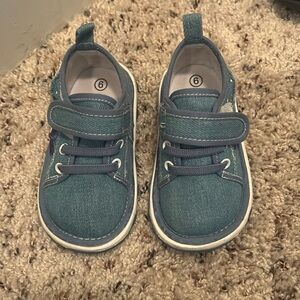 Toddler shoes size 6
